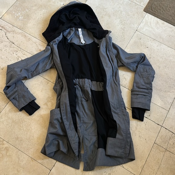 Lululemon fall jacket with Sherpa trim hood - Picture 6 of 7